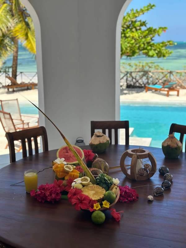 Tropical fruit breakfast table facing the pool